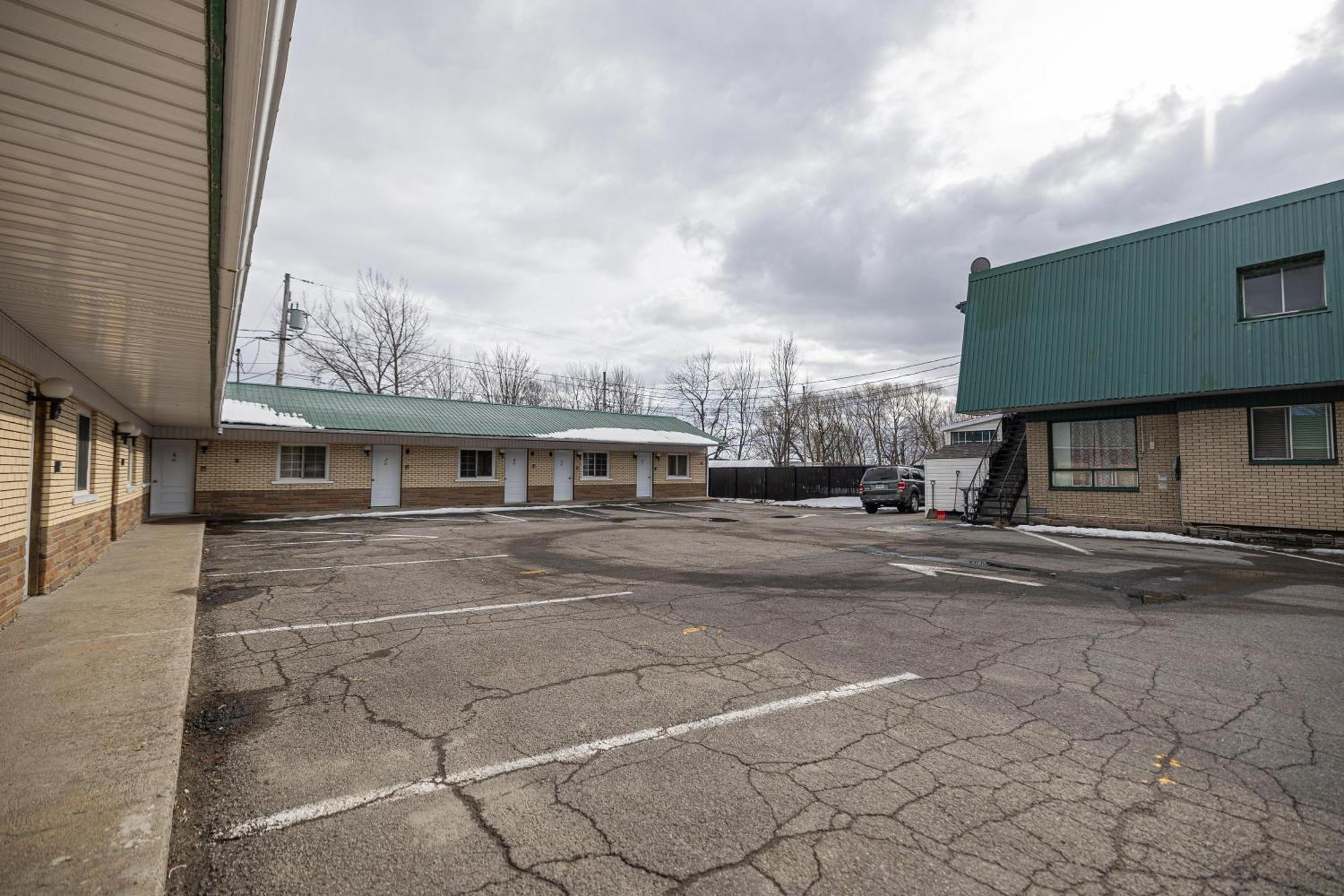 Motel Deblois Sainte-Anne-de-Beaupré Exterior foto