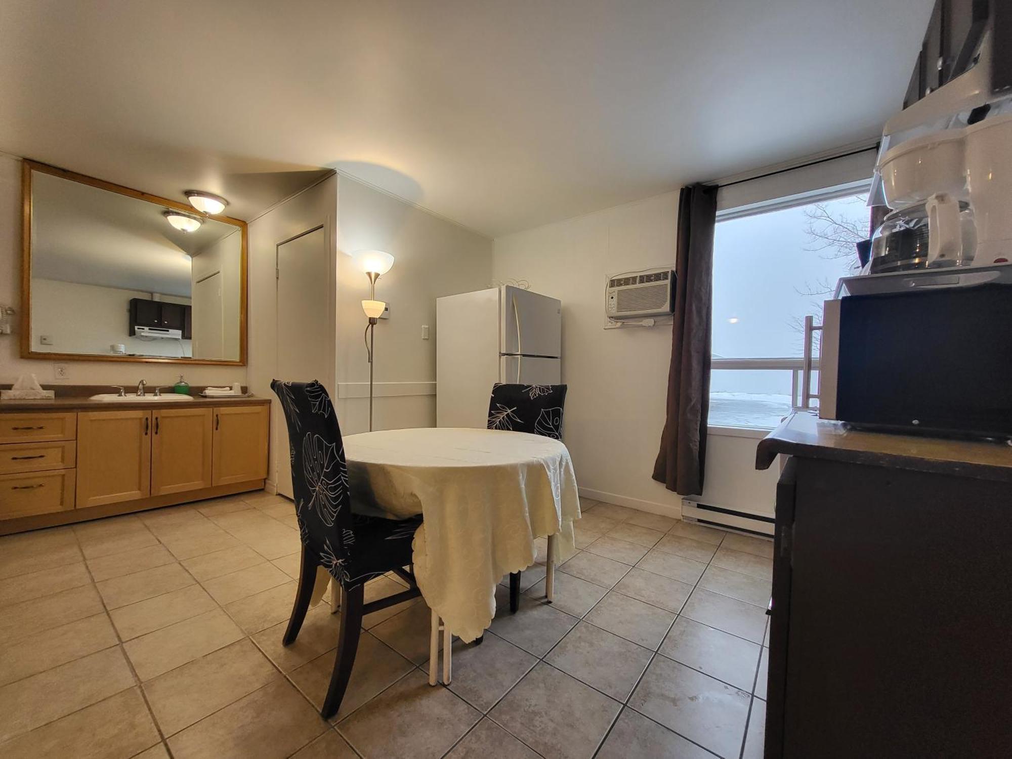 Motel Deblois Sainte-Anne-de-Beaupré Quarto foto